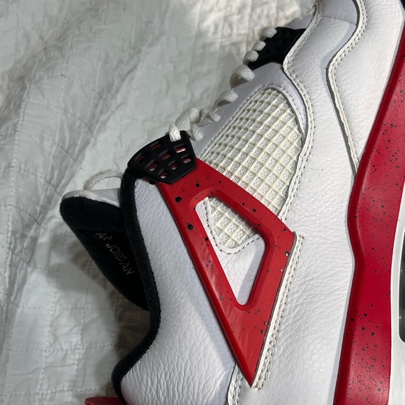 Selling Jordan 4’s red white black - Picture 3 of 7